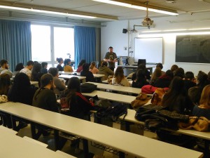 Càpsula de coneixement sobre pobresa i treball social a Tarragona. jordi Collado durant la conferència